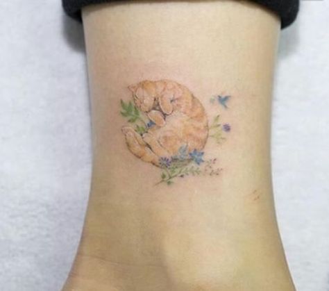 Ginger cat tattoo Ginger Cat Tattoo, Tiny Cat Tattoo, Animal Tattoos For Women, Tiny Bird Tattoos, Vogel Tattoo, Bird Tattoo Wrist, Tattoo Zeichnungen, Rabbit Tattoos, Inspiration Tattoos