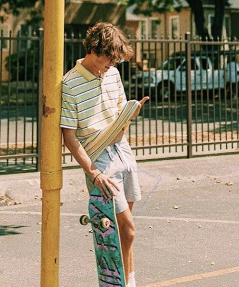 California Boy Style, 80s Summer Outfits Men, Surfer Style Men, Surfer Boys Style, Surfer Boy Outfits, Aaron Hull, Surfer Outfit, Surfer Guys, Surfer Boys