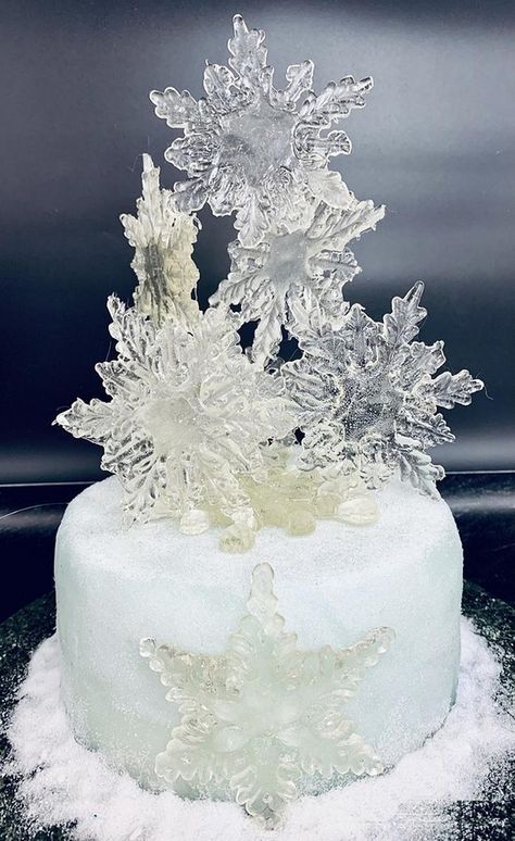 Vegan Marshmallow Fluff, Igloo Cake, Snow Cake, Elegant Cake Design, Snowflake Cake, Christmas Cake Designs, Christmas Cake Decorations, Winter Cake, Marshmallow Fluff