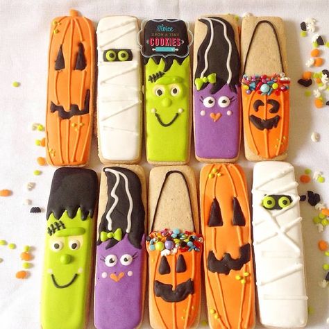 Twice Upon A Time Cookies (@twiceuponatimecookies) • Instagram photos and videos Decorated Cookies Halloween, Halloween Decorated Cookies, Halloween Cookie Designs, Halloween Party Desserts, Fall Decorated Cookies, Halloween Sugar Cookies Decorated, Easy Halloween Cookies, Candy Corn Cookies, Postres Halloween