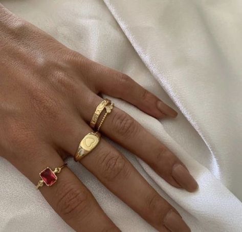 Prettiest Celebrities, Aesthetic Rings, Accesories Jewelry, Dope Jewelry, Jewelry Lookbook, Accessories Diy Jewelry, Girly Jewelry, Jewelry Inspo, Pretty Jewellery