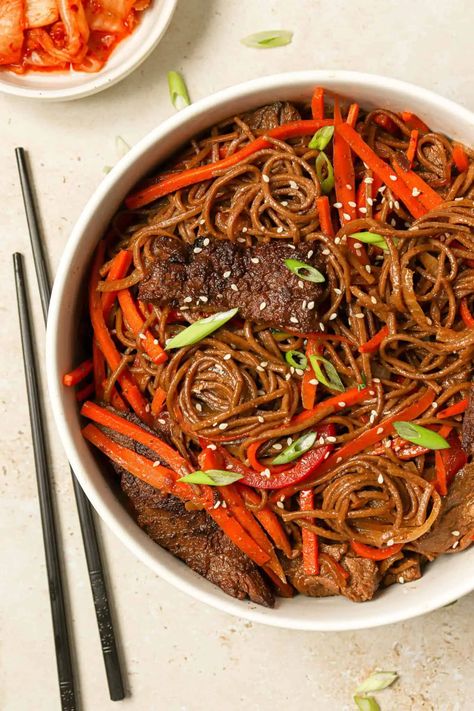 Bulgogi Beef with Soba Noodles in Homemade Marinade - Wooed By The Food Bulgogi Noodles, Beef Udon Stir Fry, Kale Noodles, Homemade Marinade, Beef Udon, Korean Beef Bulgogi, Fried Ramen, Bulgogi Sauce, Ramen Stir Fry