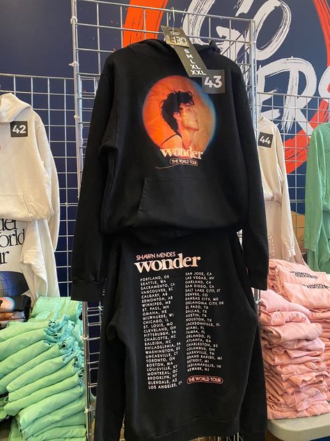 Celebrity Merch, Shawn Mendes Merch, Shawn Mendes Wallpaper, Tour Merch, Shawn Mendes, Look Cool, Harry Styles, Shopping Outfit, Outfit Inspirations