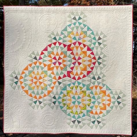 A Cog in the Wheel Quilt Pattern PDF Download | Etsy Morocco Kaleidoscope Quilt, Quilting Inspiration, Foundation Piecing, Traditional Quilts, Circular Pattern, Foundation Paper Piecing, Quilt Sizes, Small Quilts, Patchwork Designs