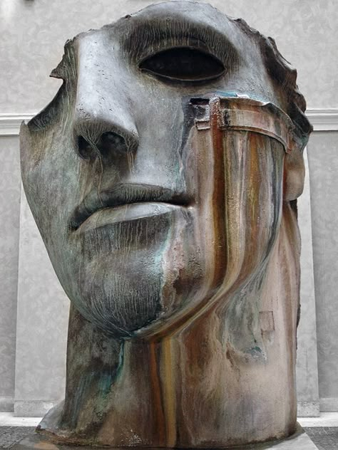 MIto (Igor Mitoraj), artist: Marco Marezza Igor Mitoraj, Batumi, Art Carved, Art Antique, Figurative Sculpture, Modern Sculpture, Sculpture Installation, Sculpture Clay, Land Art