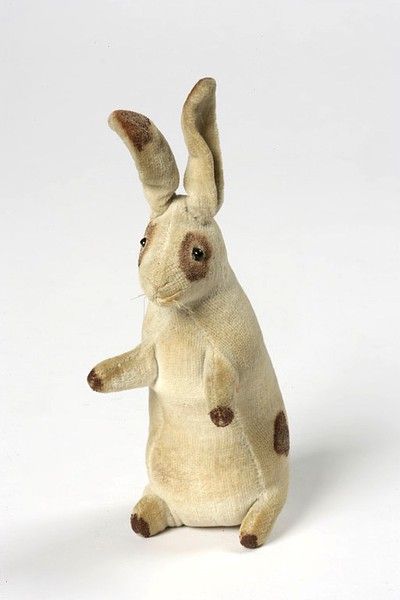 Toy rabbit called 'Tiny', in an upright stance, printed cream velvet with brown spots; English? ca.1902 Stuffed Rabbit, Velveteen Rabbit, Rabbit Dolls, Festa Party, Rabbit Toys, Vintage Easter, Antique Toys, Soft Sculpture, Old Toys