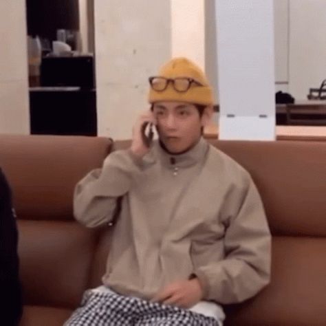 Taehyung Taehyung Call GIF - Taehyung Taehyung Call Dynataee - Discover & Share GIFs Taehyung Calling Phone, Taehyung Talking Gif, Taehyung Call, Phone Gif, Gif Taehyung, Quincy Miller, Bts Halloween, Taehyung Gif, Bts Bg