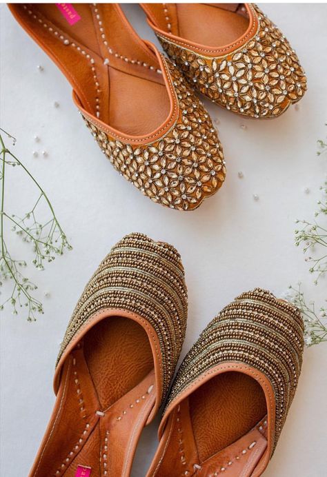 Khussa Designs, Pakistani Shoes, Bridal Sandals Heels, Indian Wedding Shoes, Desi Fits, High Heels For Prom, Indian Shoes, Golden Shoes, Trending Womens Shoes