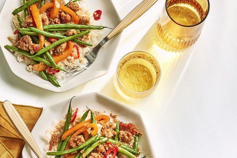 Ground Chicken & Green Bean Stir-Fry Ground Chicken And Green Bean Stir Fry, Chicken And Green Bean, Green Bean Stir Fry, Bean Stir Fry, Easy Chicken Stir Fry, Healthy Chinese, Chicken Green Beans, Poultry Dishes, Weeknight Recipes