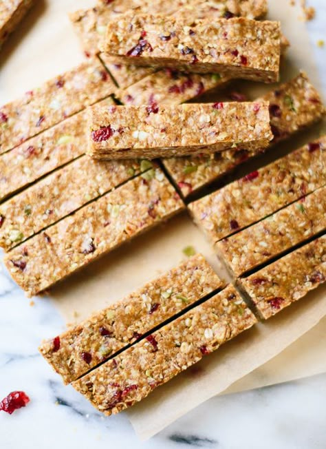 Cranberry Orange Granola Bars Orange Granola, Deserturi Raw Vegan, Homemade Granola Bars, Granola Bar, Breakfast Bars, Cranberry Orange, Granola Recipes, Homemade Granola, Energy Bars