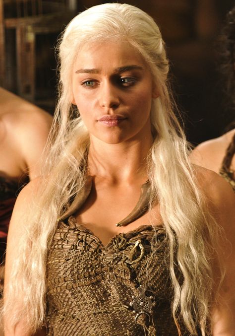 Dothraki Outfit- Alternate Version: With Necklace Dothraki Outfit, Daenerys Targaryen Dothraki, Game Of Thrones Outfits, Game Of Thrones Episodes, Watch Game Of Thrones, Gra O Tron, Iron Throne, Halloween Costume Outfits, Game Costumes