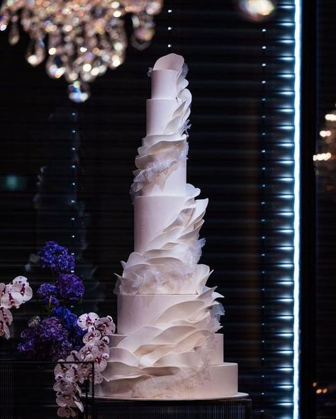 Cake Salon Wedding Cakes on Instagram: "Finishing 2022 with a bang! Last wedding cake of the year and We are obsessed … we love it’s deceptive simplicity and use of restraint! It would’ve been so easy to go crazy on this beauty, but holding back was key to highlight that gorgeous spiral cascade. That stunning wafer detail just added a little softness. For scale, we handmade over 50 sheets of wafer lace… Posted @withrepost • @noelnassarevents This cake is beyond amazing! It stood at over 1.7m so 7 Tier Wedding Cake, Tall Wedding Cake, Wedding Cake Designs Elegant, Modern Wedding Cakes, Tall Wedding Cakes, Fondant Cake Tutorial, Cake Elegant, Extravagant Wedding Cakes, Dummy Cake