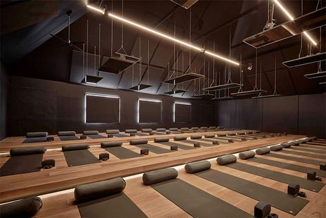 Beautiful Boutique Fitness Studios in Melbourne to Workout in Style | Sitchu Melbourne Yoga Studio Interior, Puppy Yoga, Margaret Zhang, Interior Cladding, Yoga Studio Design, Wellness Studio, Gym Interior, Yoga Studios, Yoga Space