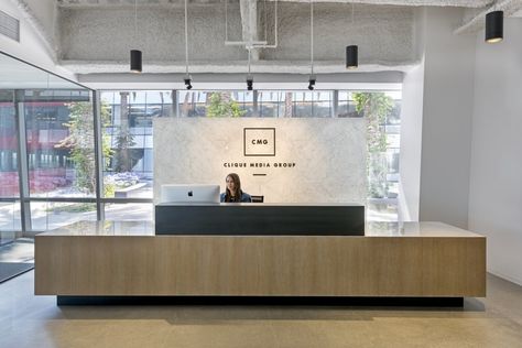 Clique Media Group Offices - West Hollywood - Office Snapshots Front Reception Desk, Modern Reception Desk, Modern Reception, Office Reception, Shop Front Design, Shop Window Displays, Reception Desk, Shop Interior Design, Shop Display