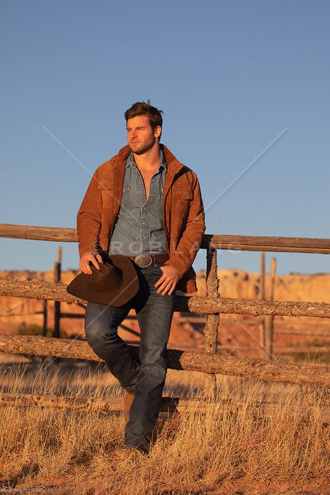 Western Poses Photo Ideas Men, Cowboy Photoshoot Men, Senior Picture Ideas For Guys Country, Ross Jirgl, Cowboy Photoshoot, Mens Cowboy Boots Outfit, Pose Models, Western Photoshoot Ideas, Country Poses