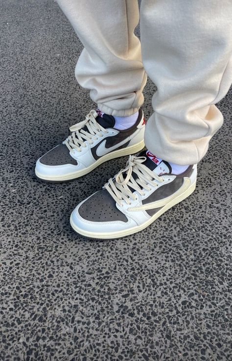 Jordan 1 Low Travis Scott Reverse Mocha Outfit, Nike Sb Dunk Outfit Men, Reverse Mocha Outfit Men, Nike Sb Outfit Men, Reverse Mocha Outfit, Mens Dunks, Reverse Mocha, Nike Off White, All Nike Shoes