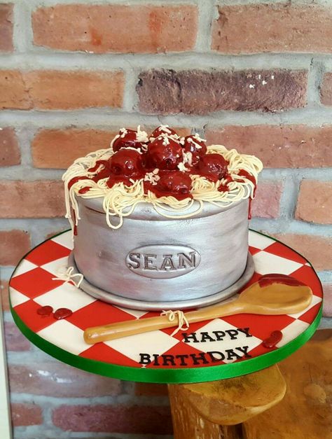 Spaghetti and meatballs cake ☺ Italian Cupcakes, Italian Food Party, Cake Frame, Gravity Cake, Pasta Sauce Homemade, Birthday Cakes For Teens, Bread Cheese, Daughter's Birthday, Italian Cake