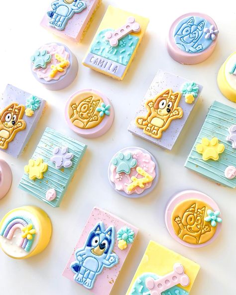 🐾 Camila’s Bluey Rice Krispies and Oreos 🦴… | Instagram Bluey Themed Treats, Bluey Rice Crispy Treats, Bluey Treats Birthday, Bluey Cakesicles, Bluey Theme Oreos, Bluey Treats, Bluey Oh Biscuits, Bluey Sugar Cookies Girl, Bluey Theme Chocolate Covered Pretzels