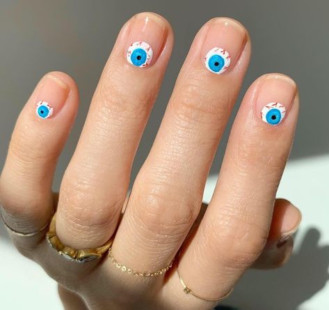 We’re all eyes 👀 (literally) for this funky nail art just in time for Halloween. #ManiMonday | Regram: @betina_goldstein on our IG: @Birchbox Diy Nails Easy, Halloween Nail Art Ideas, Halloween Nails Diy, Nail Art Halloween, Funky Nail Art, Mens Nails, Cute Halloween Nails, Halloween Nail Designs, Halloween Nail