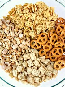 The Garden Grazer: Savory Vegan Chex Mix Vegan Chex Mix Recipe, Vegan Chex Mix, Savory Chex, Savory Chex Mix, Garden Grazer, Chex Mix Christmas, Homemade Chex Mix, Chex Mix Recipe, Gluten Free Pretzels