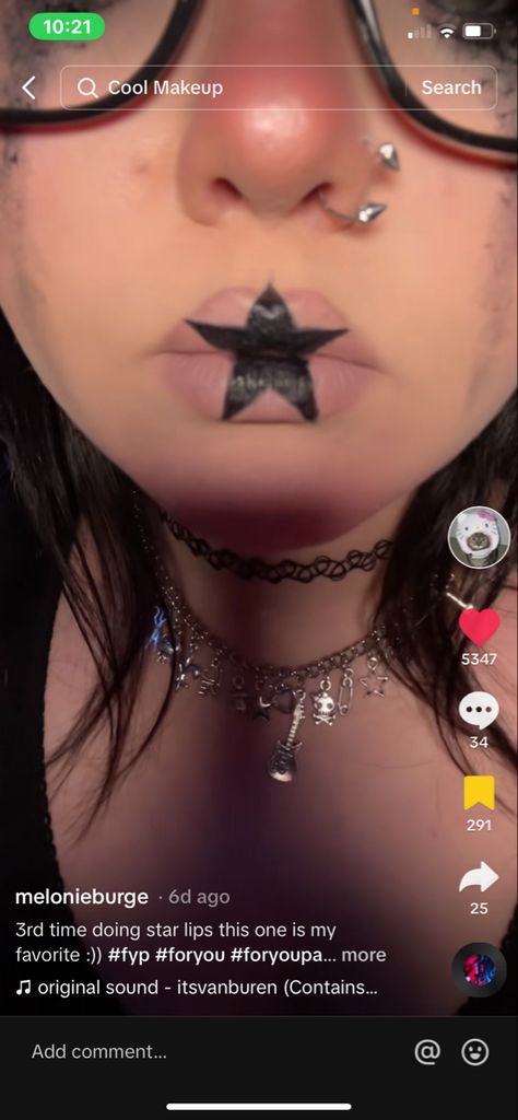 Emo Lips, Y2k Punk Makeup, Scene Makeup Looks 2000s, Makeup Ideas Y2k Grunge, Y2k Lips, Star Lips, Star Lipstick Tutorial, Goth Lips, Star Clown Makeup