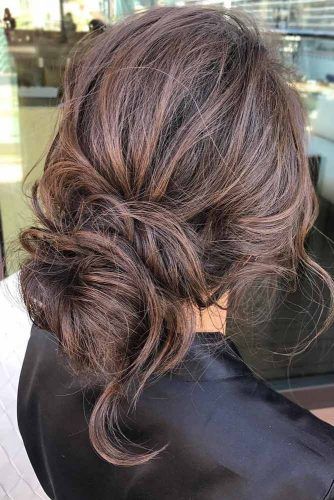 How to Do Messy Bun Hairstyles ★ See more: http://lovehairstyles.com/messy-bun/ Shuffles Cutouts, Bun With Curls, Messy Bun With Braid, Top Knots, Short Hair Bun, Summer Things, Messy Bun Hairstyles, Pretty Hair, Jessica Alba