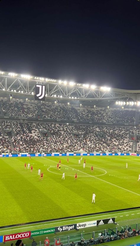 Juventus Aesthetic, Video Juventus, Photo Girly, Johnny Kavanagh, Juventus Soccer, Italy Soccer, Binding 13, Juventus Stadium, Boys Of Tommen