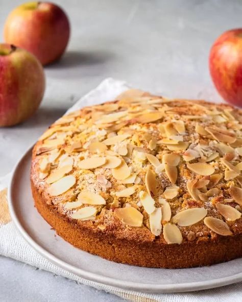 Almond Apple Cake German Almond Cake, Almond Meal Cake, Apple Almond Cake, Apple And Almond Cake, Apple Crumble Cake, Cream Cheese Coffee Cake, Almond Cake Recipe, Rich Cake, Cake Base