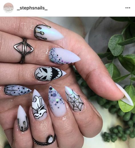 Boogie Nails, Oogie Boogie Nails, Mischievous Face, Horror Nails, Holloween Nails, Halloween Acrylic Nails, Nails Stiletto, Accent Nail, Goth Nails