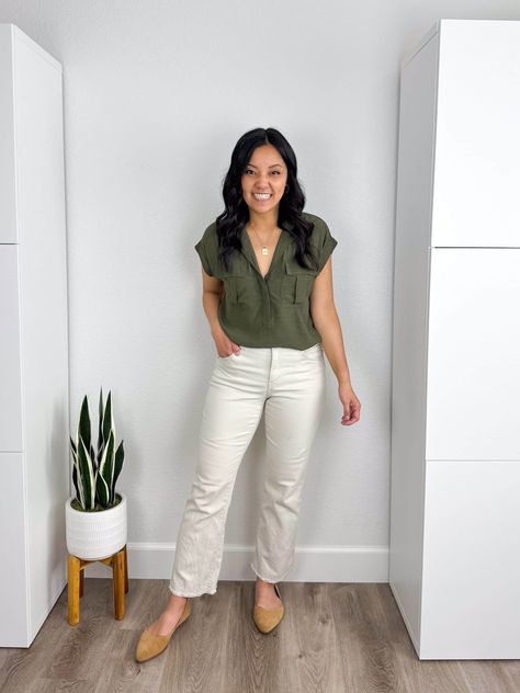 olive green utility blouse + cropped kick flare ivory pants + tan suede flats + gold earrings + gold necklace Olive Work Outfit, Green Shirt White Pants Outfit, Olive Top Outfit, Family Photo Clothing, Photo Clothing Ideas, Green Top Outfit, Ivory Outfit, Ivory Pants, Olive Jeans