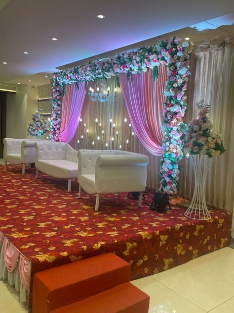 Wedding Hall Decorations Simple, Simple Mandap Decor Indian, Engagement Decorations Indian Stage Simple, Engagement Stage Decoration Indian Simple, Roka Ceremony Outfits For Bride, Engagement Decorations Indian, Medical Bedding, Marriage Hall Decoration, Stage Decoration Photos