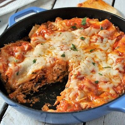 Sweet Italian sausage, layered with mushrooms, onion and cheesy deliciousness in one skillet. The time-saving key to this dish is the no-boil lasagna! Stovetop Lasagna, Stove Top Lasagna, Target Recipes, Taco Pasta Recipes, Layered Taco, Target Food, Caprese Recipes, Sausage Patties, Caprese Pasta