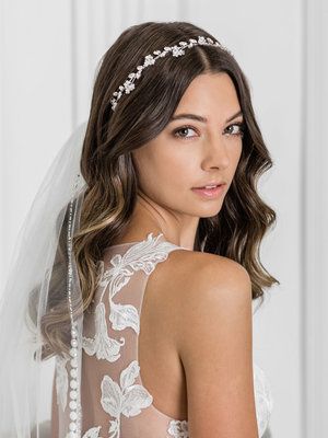 Bride With Headband And Veil, Wedding Hair Band, Bead Hair, Wedding Bridal Veils, Trendy Hairstyle, Gettin Hitched, Hair Ribbons, Prom Ideas, Wedding Hair Inspiration