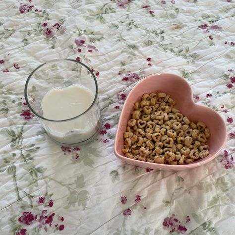 Coquette Morning, Heart Cereal Aesthetic, Pink Cereal Aesthetic, Cute Meals, Revlon Black Cherry, Breakfast Cereal Aesthetic, Brandy Melville Heart Shorts, Coquette Heart Bedding, Honey Nut Cheerios