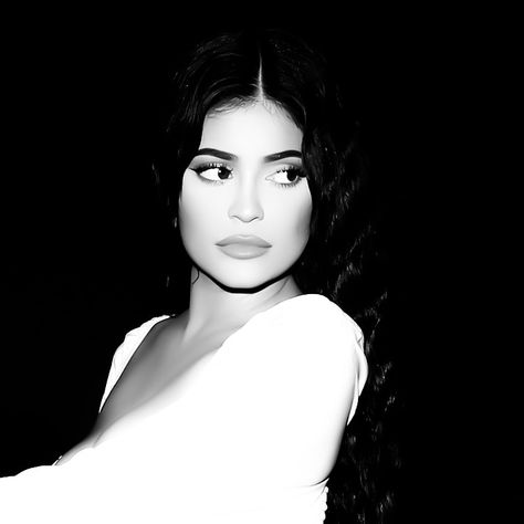 girl icon. #kylie #вирт Y2k Profile, Kylie Jenner Icons, Kylie Jenner Gif, Y2k Profile Picture, Kyle Jenner, Banner Gif, Kylie Jenner, Profile Picture, Black And White