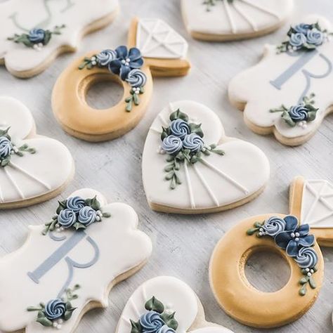 Dusty blue wedding cookies | Kyrsten's Sweet Designs (@k_sweetdesigns) • Instagram photos and videos Blue Wedding Cookies, Bachelorette Party Lake Weekend, Blue Wedding Cupcakes, Blue Bridal Shower Themes, Baking Instagram, Wedding Boat, Wedding Shower Cookies, Blue Aesthetics, Engagement Cookies