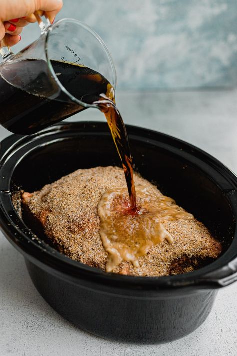 Pulled Pork Dry Rub Recipe, Pulled Pork Instant Pot Recipe, Pulled Pork Slow Cooker, Pork Slow Cooker, Slow Cooker Pork Shoulder, Pork Roast Crock Pot Recipes, Easy Pulled Pork Recipe, Instant Pot Pulled Pork, Pulled Pork Recipe Slow Cooker