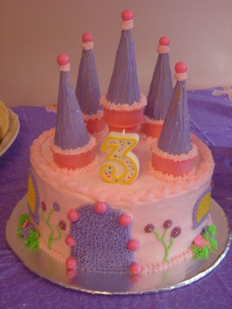 Princess Castle Made for a freind's daughter's 3rd Birthday Easy Princess Castle Cake, Homemade Princess Cake, Diy Princess Birthday Cake, Princess Cake Diy, Castle Cakes For Girls Birthday, Diy Princess Cake, Princess Cakes Ideas Girl Birthday, Castle Cake Diy, Princess Theme Birthday Cake