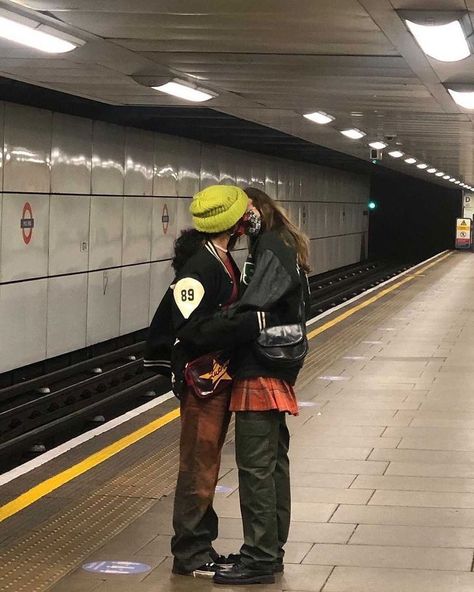 Skater Couple Aesthetic, Lesbian Couple Aesthetic Outfits, Black Romance Aesthetic, Couple Aesthetic Outfits, Skater Couple, Masc Girls, Canon Event, Skater Fits, Skater Outfits