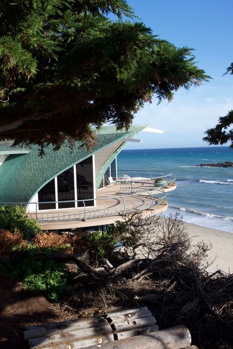 harry gesner Harry Gesner, Iconic Houses, Grease Pencil, Light Green Walls, California Architecture, Giant Waves, Mansion Exterior, California Living, House By The Sea