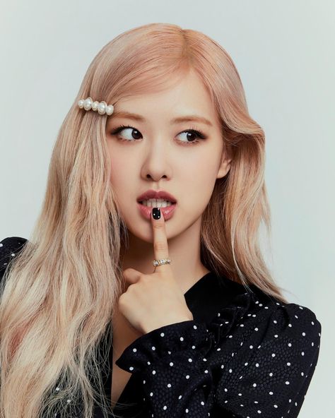 BLACKPINK BRASIL on Twitter: "🐿️roses_are_rosie:.@.blackpinkofficial season greetings 💋 (1/2) #ROSÉ @BLACKPINK… " Rosé Ig Update, Rosé Instagram Update, Bp Rosé, Rose And Rosie, Rosé Instagram, Rose Park, Rose Icon, Jennie Lisa, Rosé Blackpink