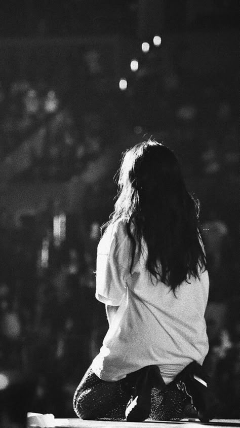 Kneeling Aesthetic, Woman Of God Aesthetic Pictures, Youth Pastor Aesthetic, Christian Girl Wallpaper, Church Photo Ideas, Youth Worship, Women Praying, Selena Gomez Revival, Praying Woman