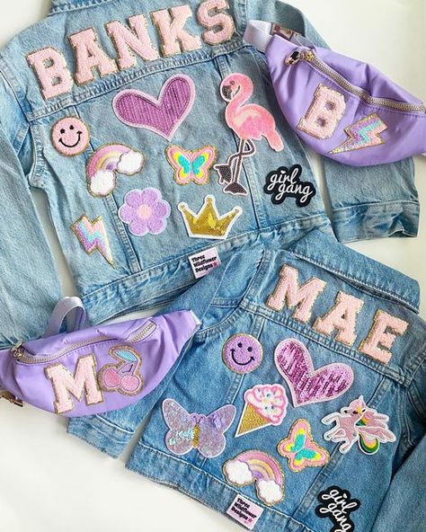 Three Wildflower Designs on Instagram: "Let’s play another round of who’s the celebrity!? Any guesses!? 🙃 Hint: Disney’s Lizzie McQuire….Laguna Beach’s theme song “Come Clean”…. 💕" Jean Jacket Design Ideas, Patch Jean Jacket, Patched Jacket, Jean Jacket Design, Custom Jean, Jean Jacket Patches, Custom Jean Jacket, Girl Patches