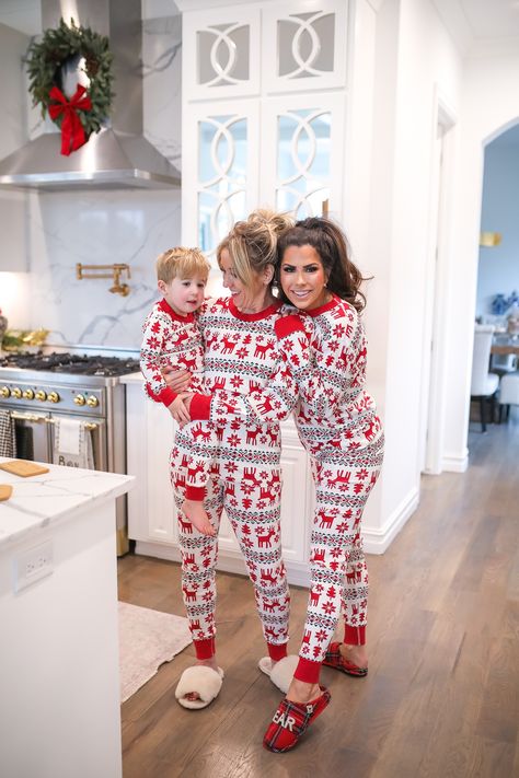 Hanna Anderson pjs christmas, family matching christmas pajamas, christmas decor pajamas 2019 pinterest, babies christmas pajamas matching, the sweetest thing blog-5 Maternity Christmas Pajamas, Family Christmas Onesies, Baby Christmas Pajamas, Christmas Onesies, Cute Christmas Pajamas, Christmas Pajama Party, Emily Gemma, Family Christmas Outfits, Emily Ann