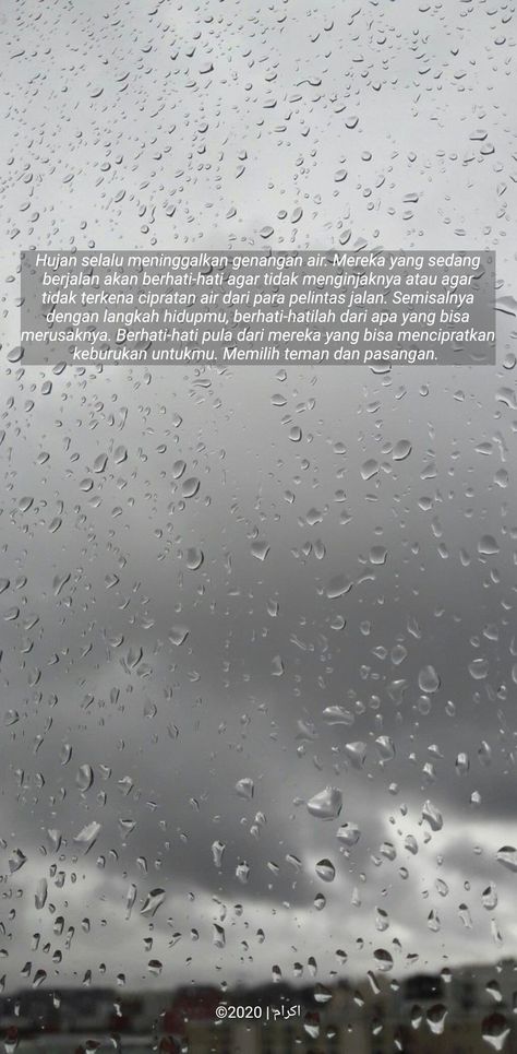 Hujan selalu meninggalkan genangan air. Mereka yang sedang berjalan akan berhati-hati agar tidak menginjaknya atau agar tidak terkena cipratan air dari para pelintas jalan. Semisalnya dengan langkah hidupmu, berhati-hatilah dari apa yang bisa merusaknya. Berhati-hati pula dari mereka yang bisa mencipratkan keburukan untukmu. Memilih teman dan pasangan. Genangan Air, Air Hujan, Air Air, Quotes