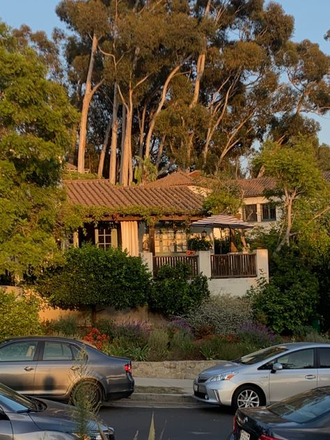 Socal House Exterior, Midcentury Modern Mansion, Bungalow Aesthetic, 70s House Exterior, 90s House, La House, 70s House, Apartment Exterior, Woodland House