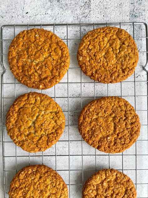 Golden Oat Biscuits - Best Recipes UK Quick Oat Cookie Recipe, Golden Oat Cookies, Biscuit Recipe Uk, Oat Biscuits Healthy, Oats Biscuits, Golden Oats, Oat Biscuit Recipe, Biscuit Recipes Uk, Biscuit Board