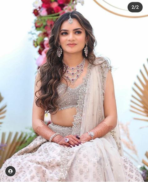 Bridal Lehenga For Reception Brides, Subtle Engagement Makeup, Bridal Hairstyle For Sangeet, Lehenga Engagement Look, Bridal Reception Hairstyle For Lehenga, Sangeet Makeup Look For Bride, Indian Engagement Hairstyles, Reception Makeup Indian Bride, Engagement Bride Indian