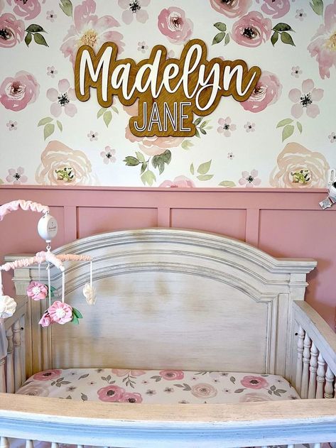 LOVE this combination of floral wallpaper and pink board and batten! So. Stinking. Pretty. 😍 Name Above Crib, Floral Baby Nursery, Pink Board, Nursery Name Sign, Girl Cribs, Wood Name Sign, Wood Names, Custom Nursery, Retro Baby