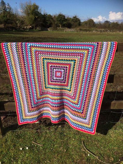 Granny Square Picnic Blanket, One Big Granny Square Blanket, Big Granny Square Pattern, Big Granny Square Blanket, Crochet Picnic Blanket, Giant Granny Square Blanket, Big Granny Square, Giant Granny Square, Easy Blanket Pattern